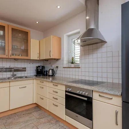 Cozy In Glavina Donja With Kitchen Donja Glavina