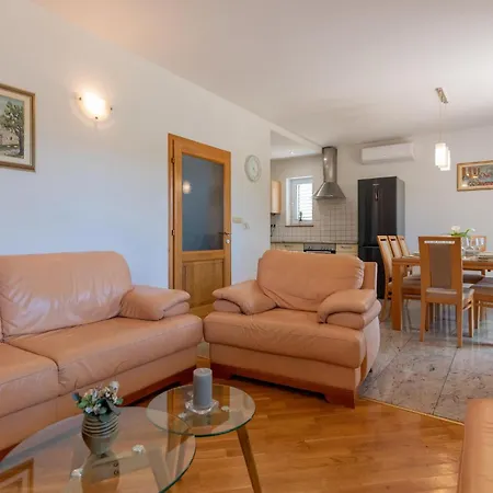 Cozy In Glavina Donja With Kitchen