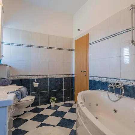 Σπίτι διακοπών Cozy In Glavina Donja With Kitchen Donja Glavina
