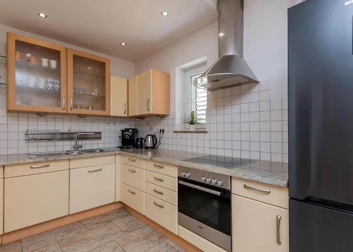 Cozy In Glavina Donja With Kitchen Donja Glavina