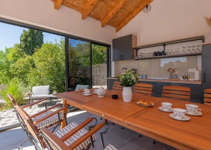 Casa de Férias Cozy In Glavina Donja With Kitchen